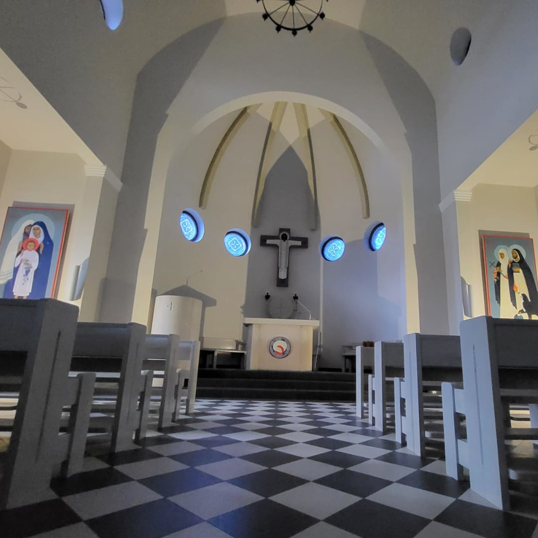 Wnętrze nowej kaplicy w Broniszewicach