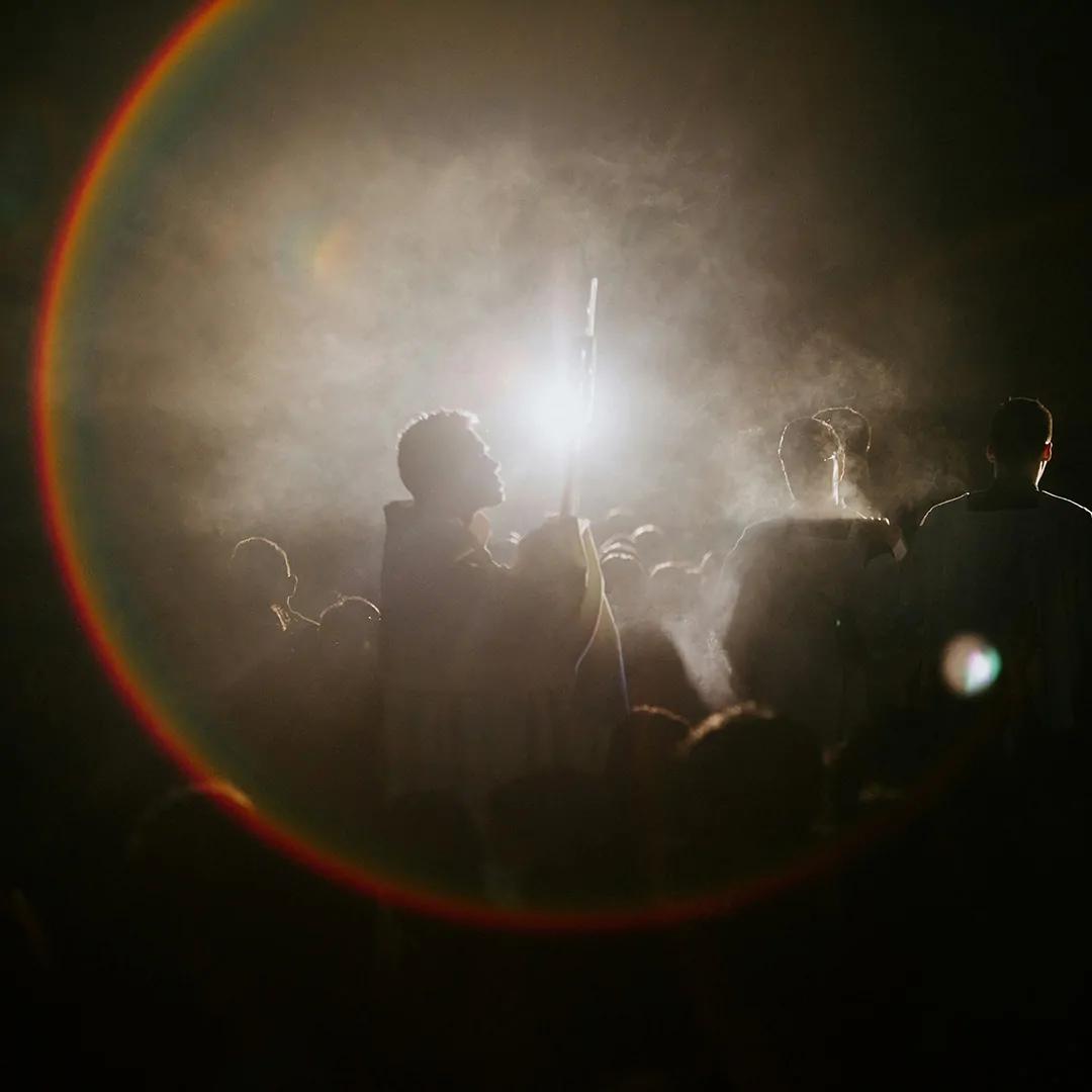 Ksiądz z monstrancją