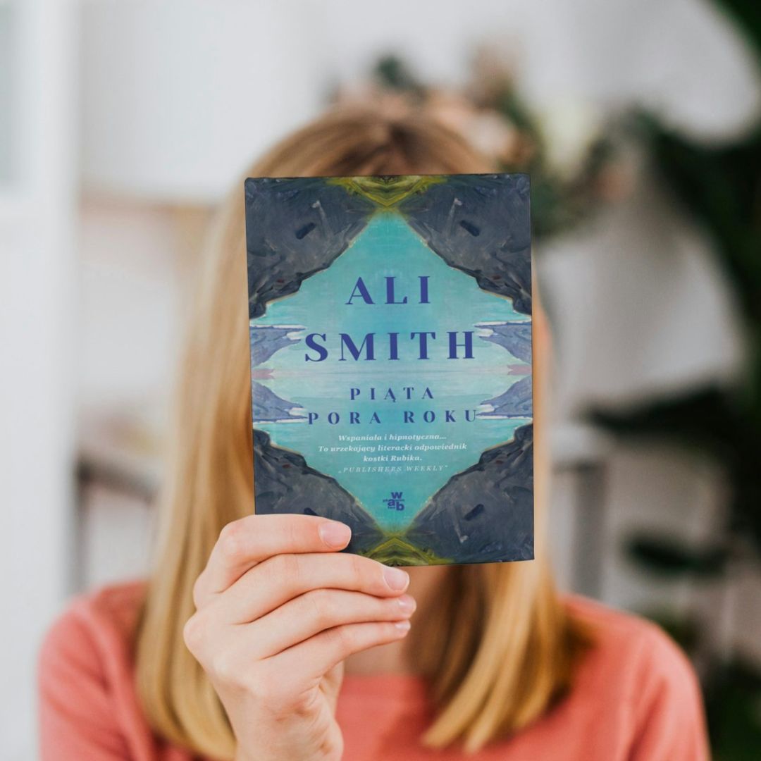 okładka książki Ali Smith Piąta pora roku Wydawnictwo WAB