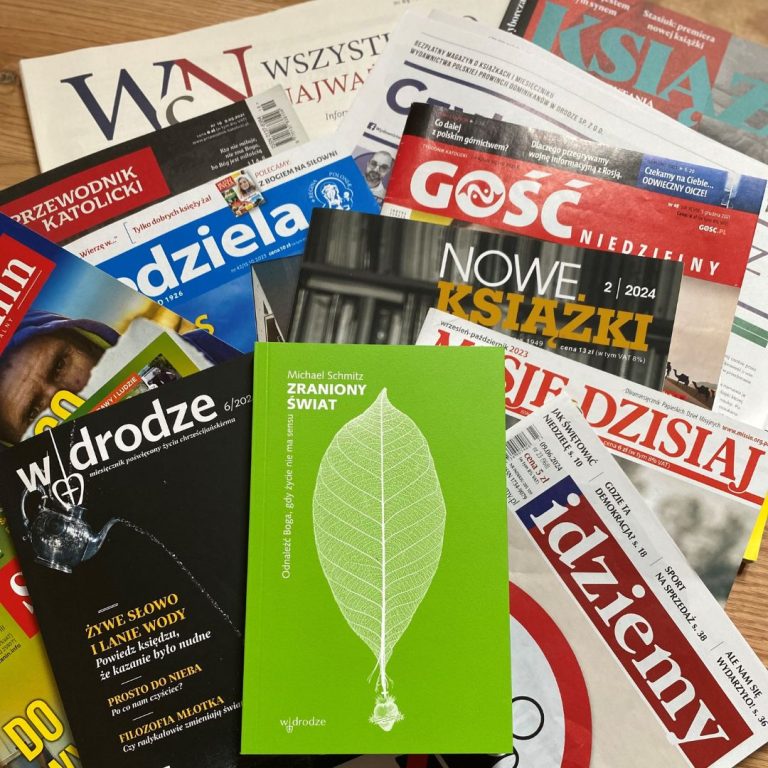 „Zraniony świat” w mediach