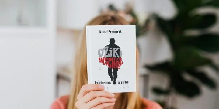 Na karuzeli okrągłego stołu