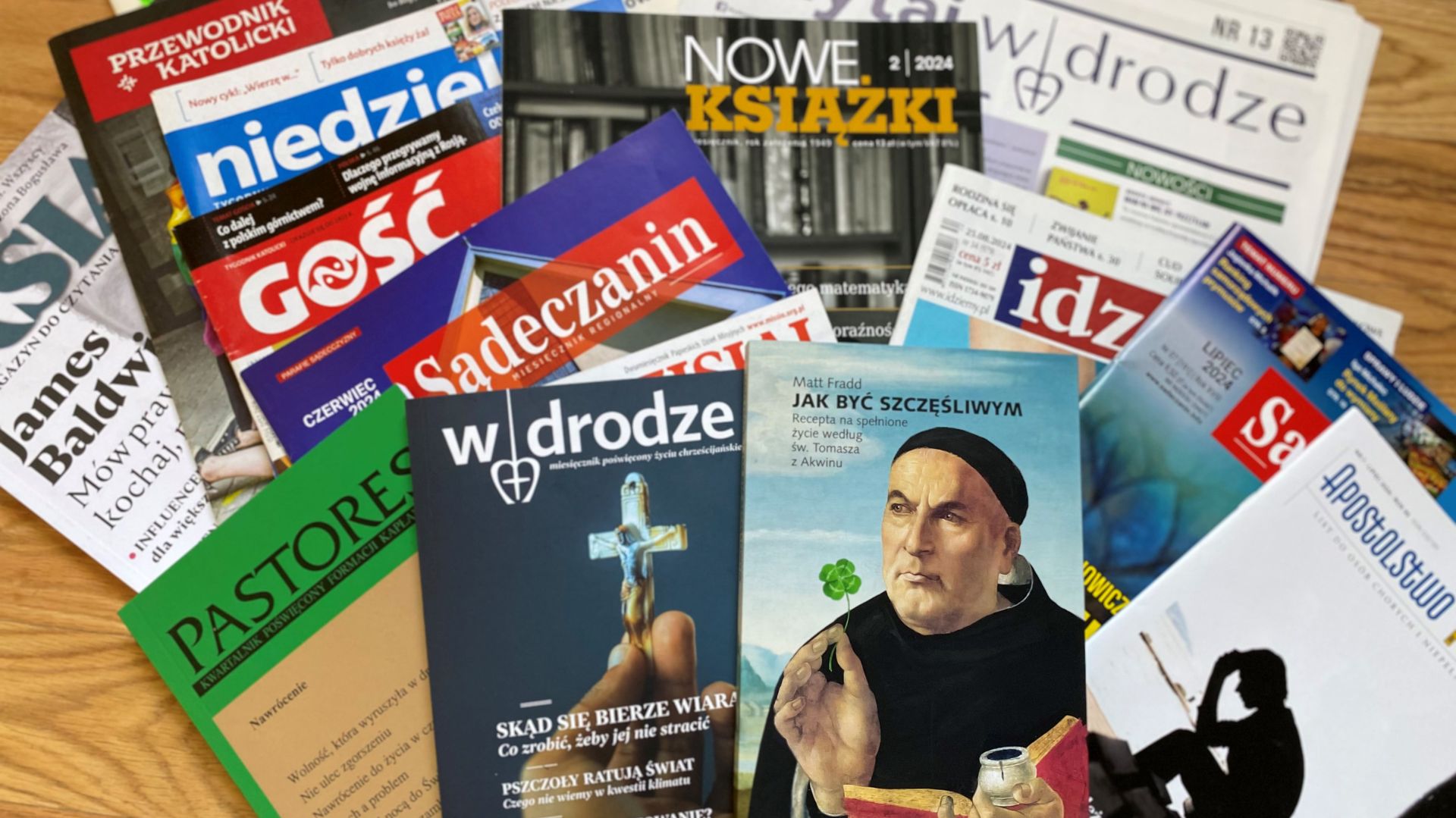 „Jak być szczęśliwym” w mediach